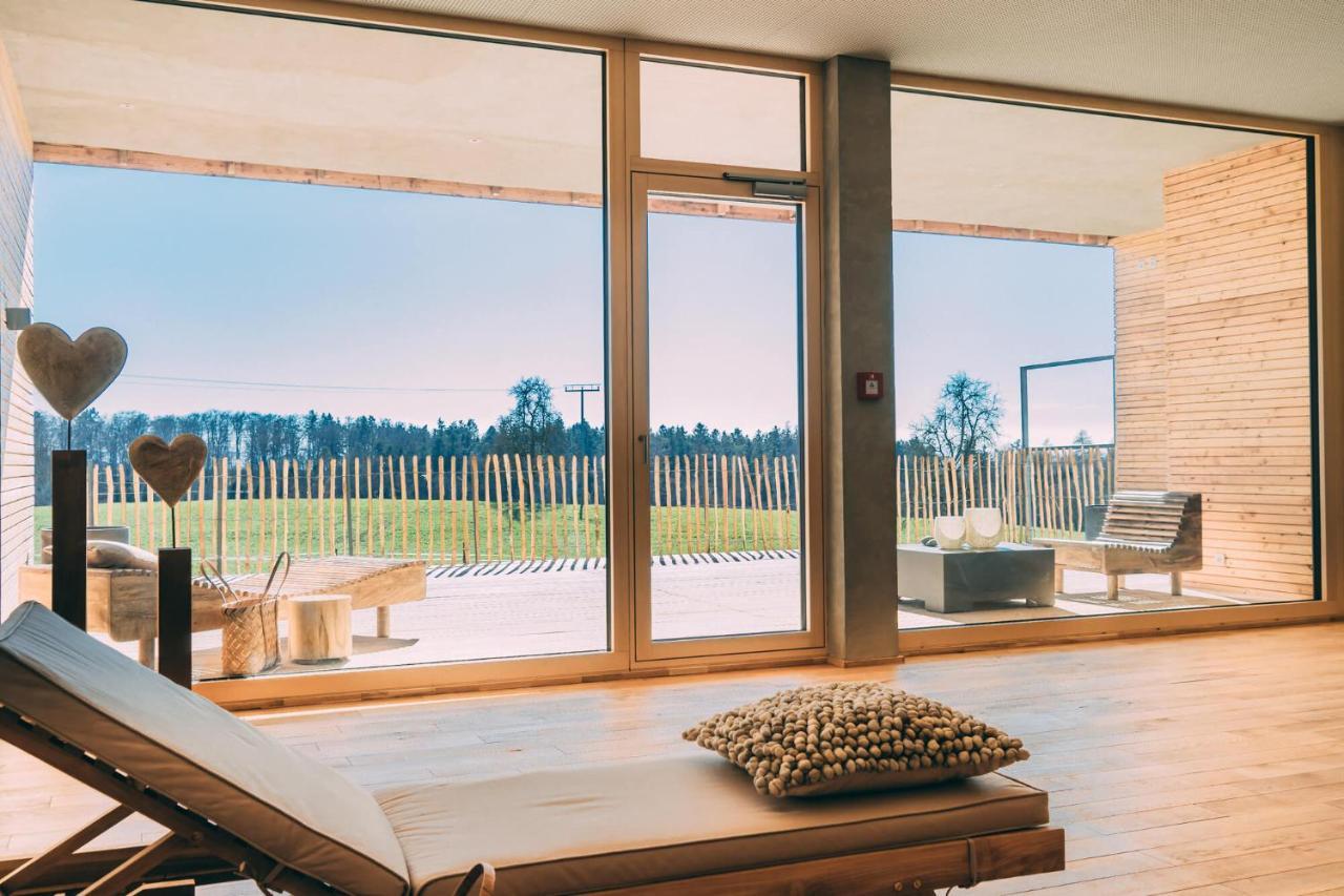 Gut Huegle Erlebnishof & Spa ラーベンスブルク エクステリア 写真